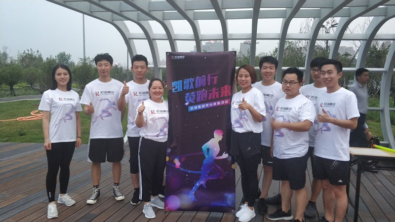记云顶集团3118集团2019年夏日荧光夜跑活动